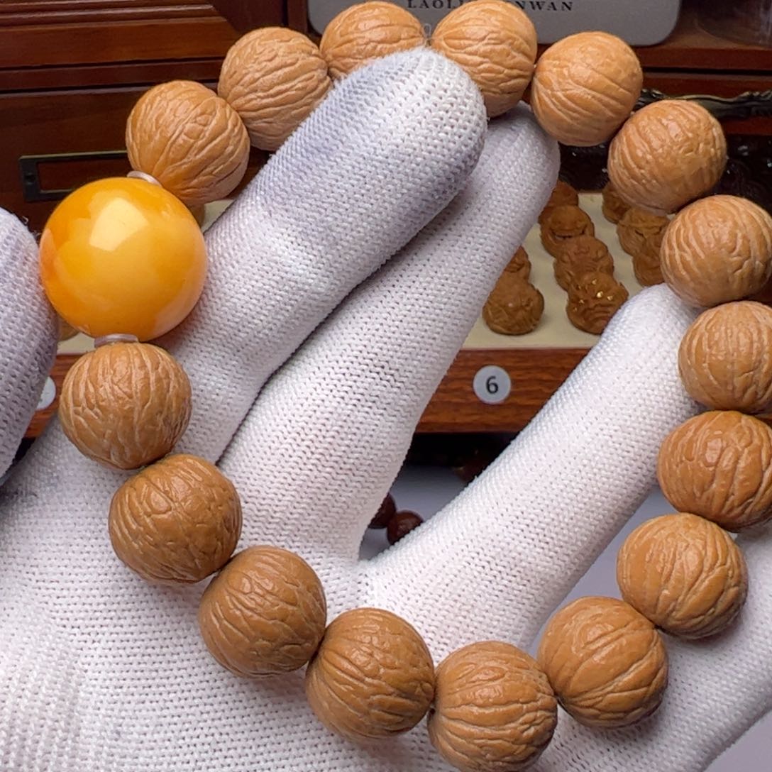 猴头核桃把件风雨16左右一套