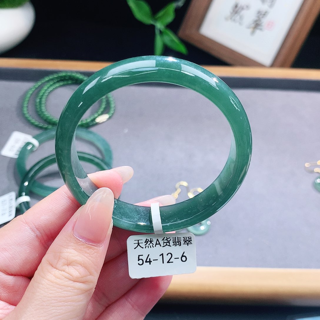 翡翠手镯（圆镯）未镶嵌