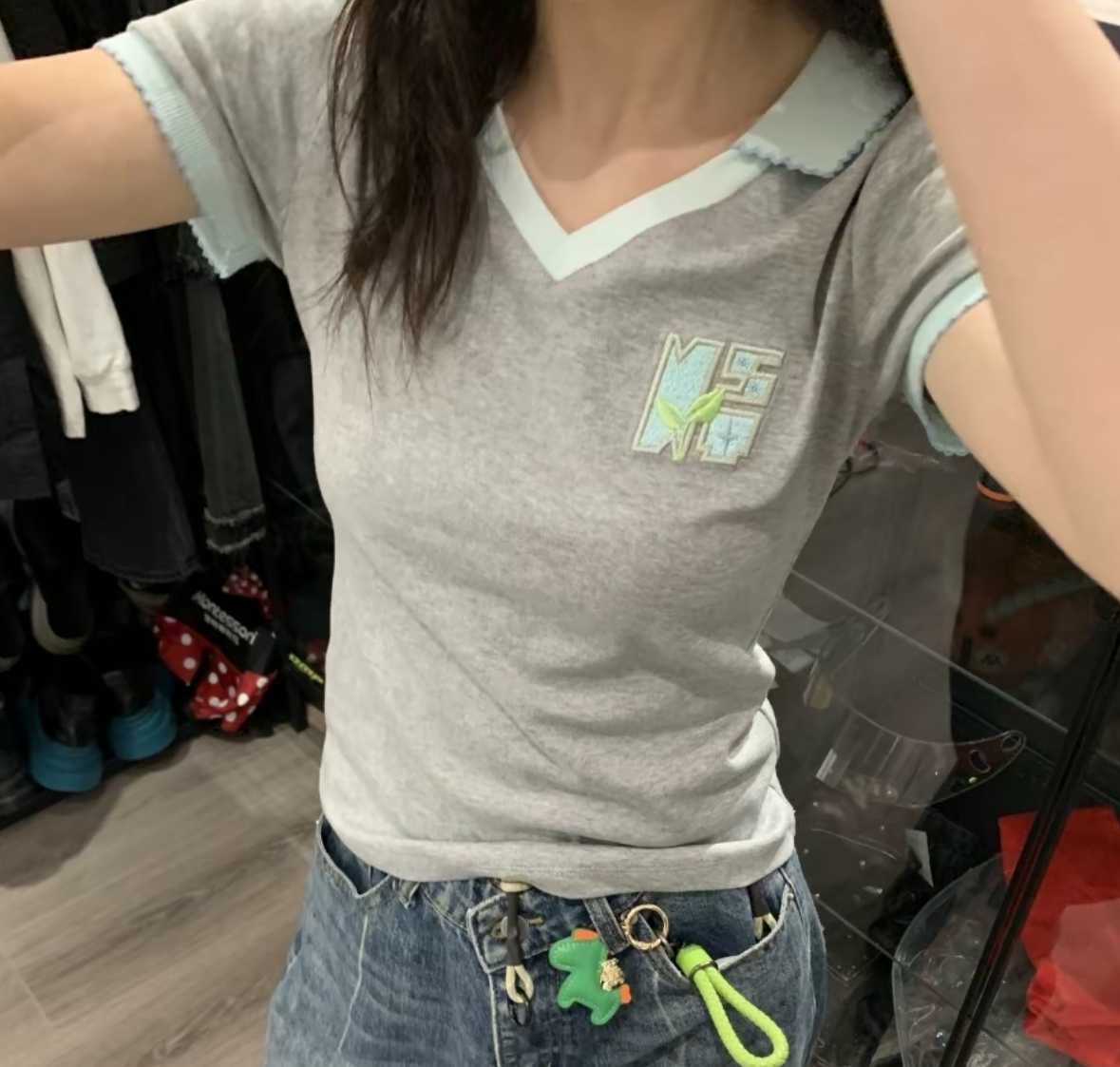 N家刺绣撞色曲牙绣边翻领百搭正肩显瘦修身T恤