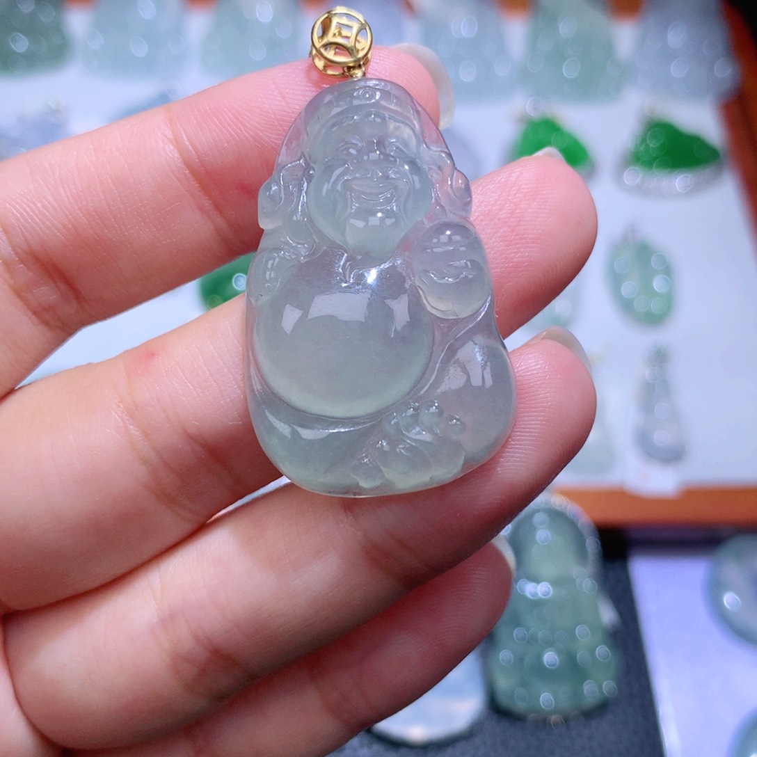 颈饰18K金镶嵌翡翠财神爷