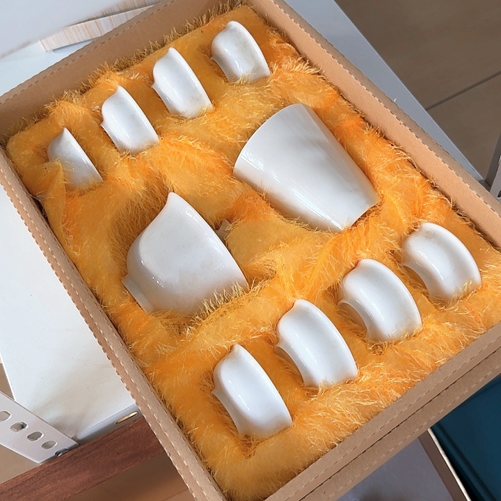 云***玄主人杯一个，瓷。。品茗