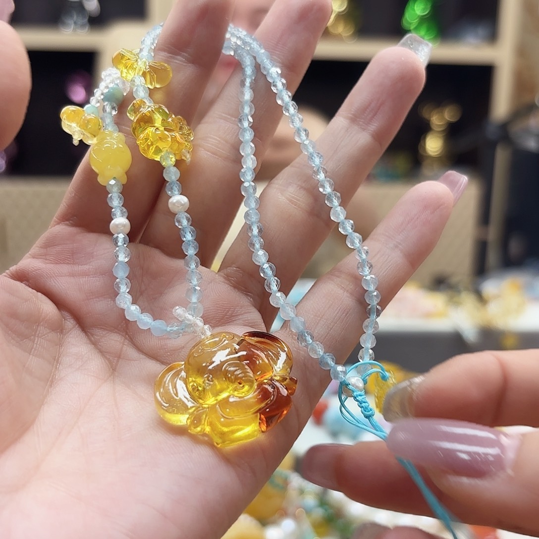 琥珀未镶嵌颈饰琥珀