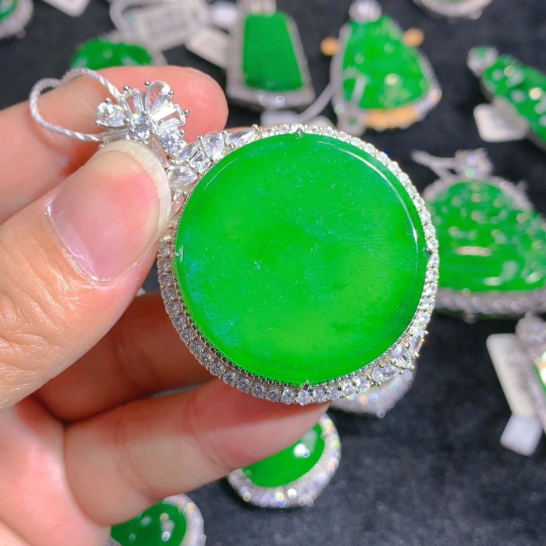 翡翠颈饰银S925镶嵌吊坠