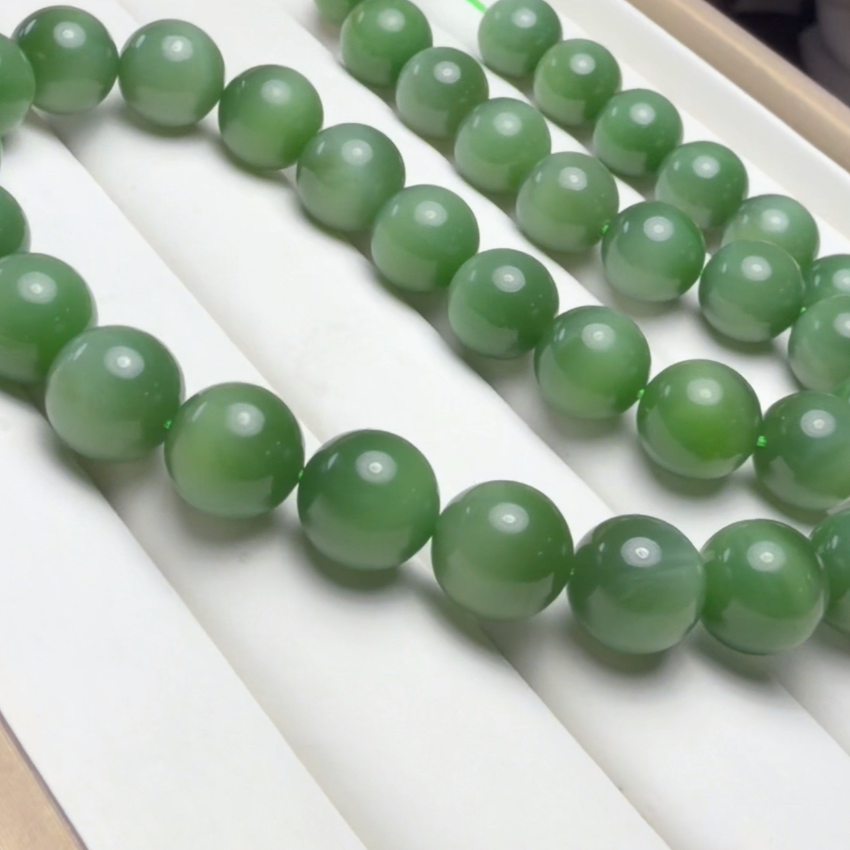 和田玉碧玉粉绿12mm妈妈链