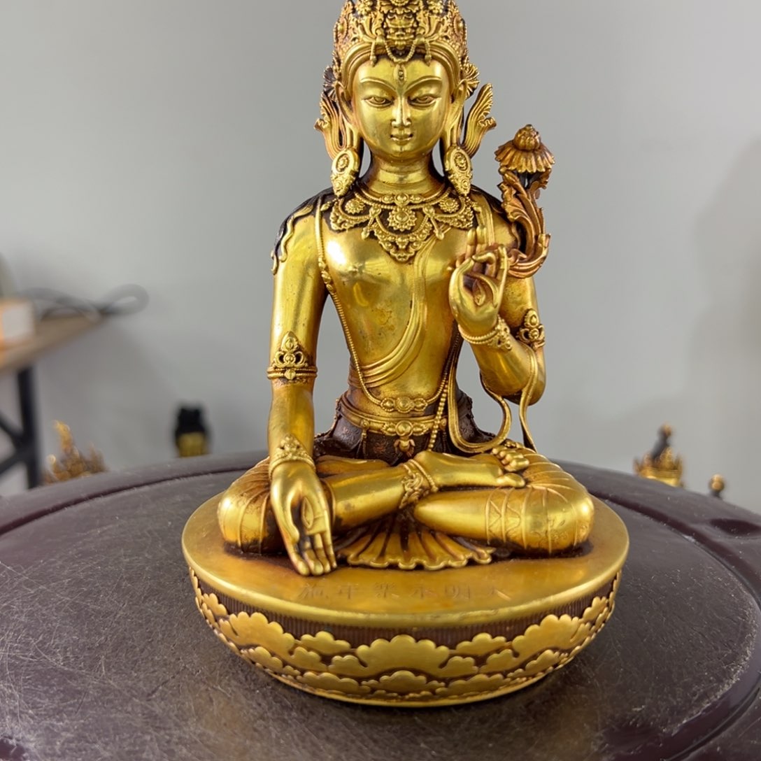 锁**秋佛像的造型和造型