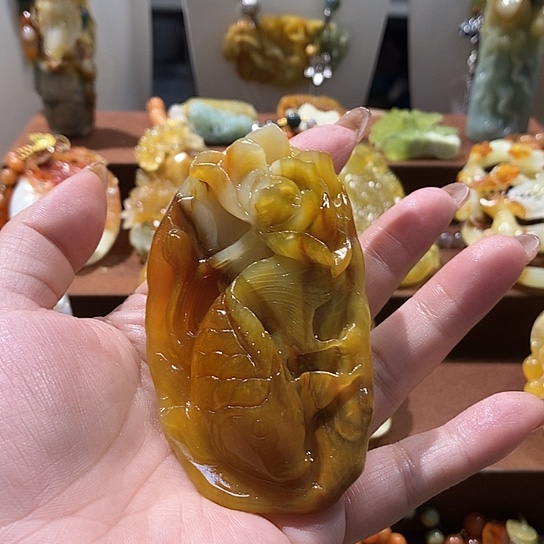 学***坤蛇纹石玉未镶嵌颈饰