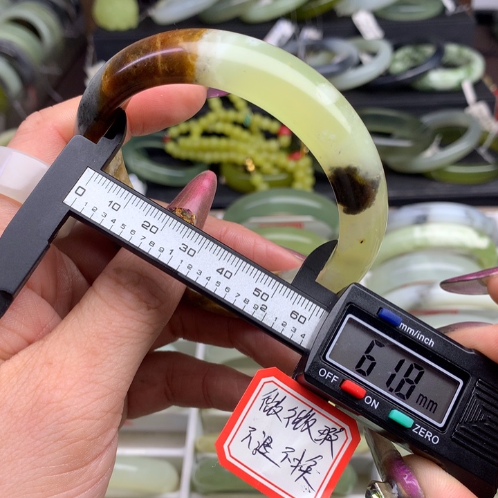 蛇纹石玉手镯未镶嵌484