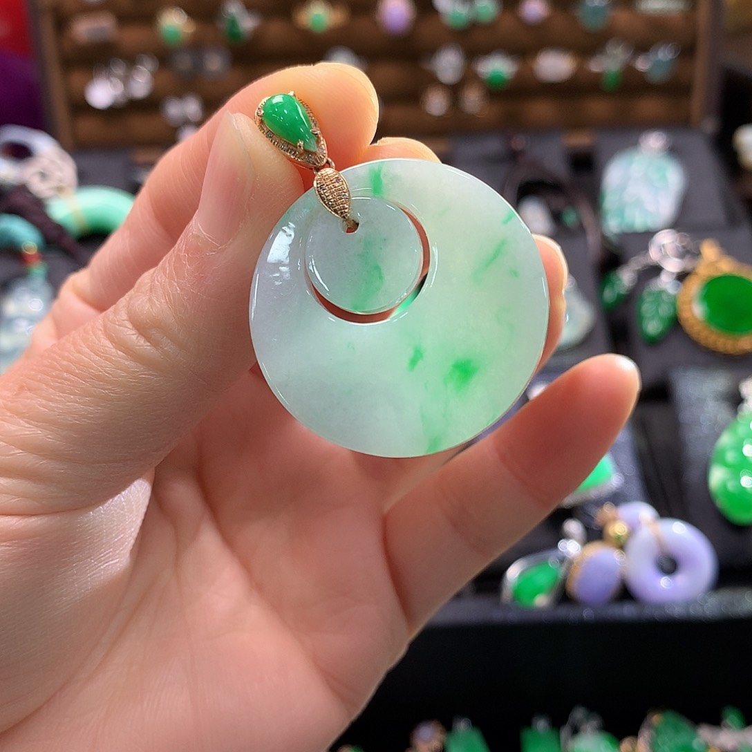 翡翠颈饰18K金镶嵌母子扣