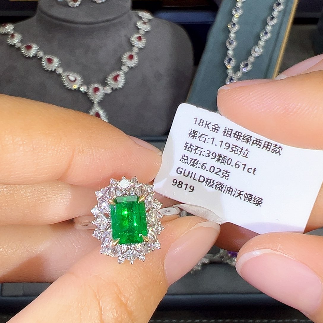 祖母绿戒指18K金镶嵌