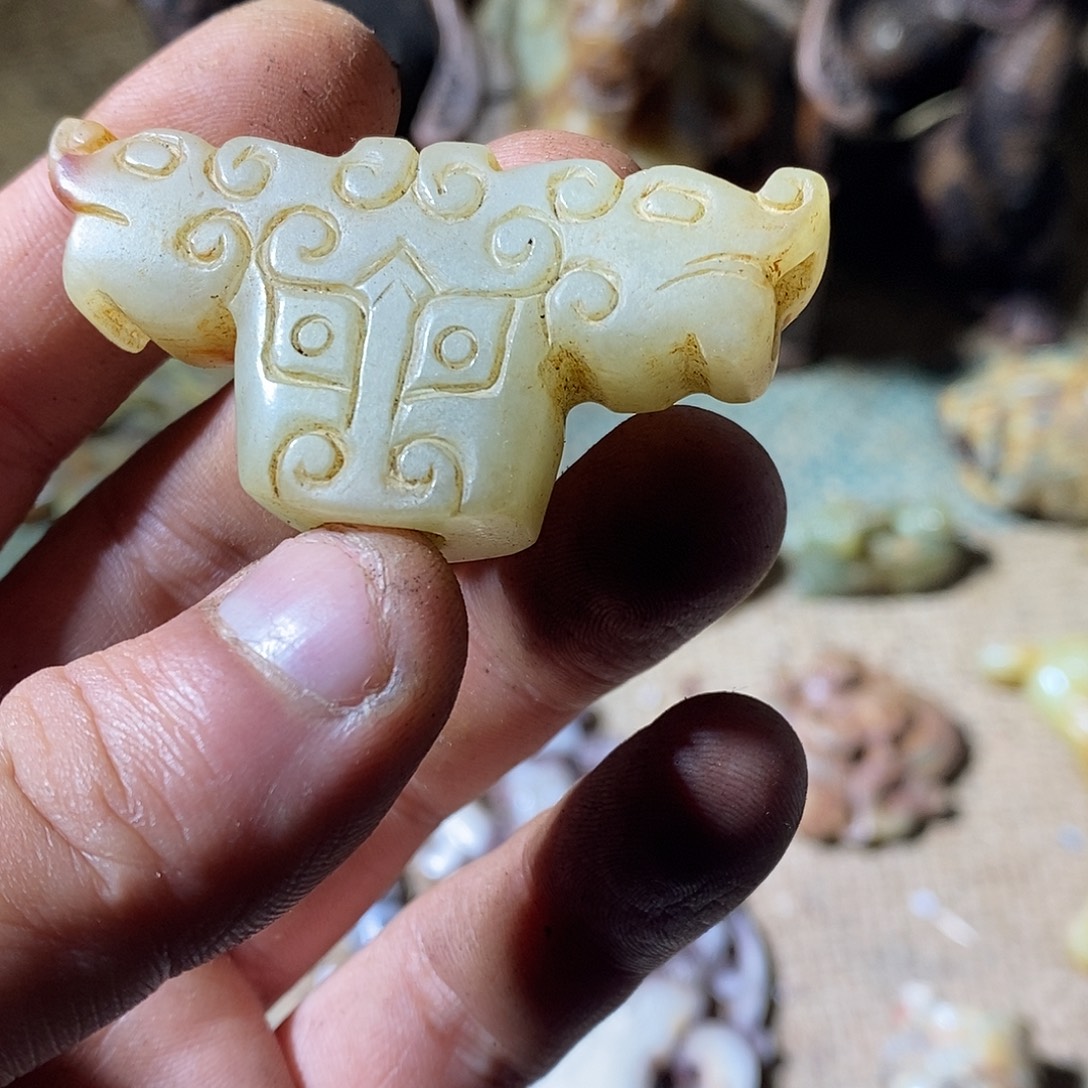 叶***公和田玉（糖玉）未镶嵌颈饰