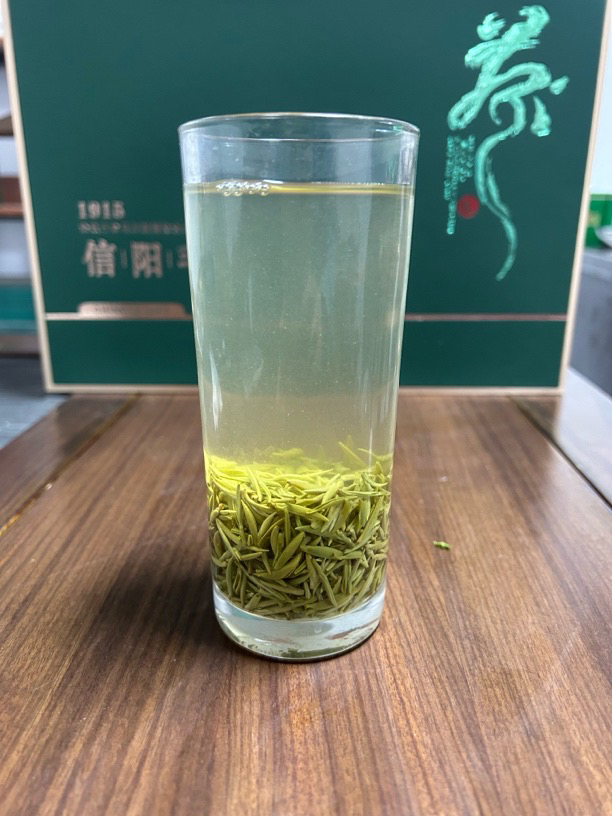 信阳毛尖，核心产区，高山明前小芽兰花香味，回甘快而持久！