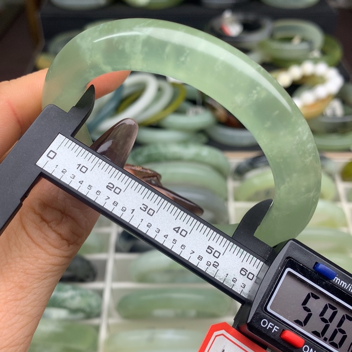 蛇纹石玉未镶嵌手镯723