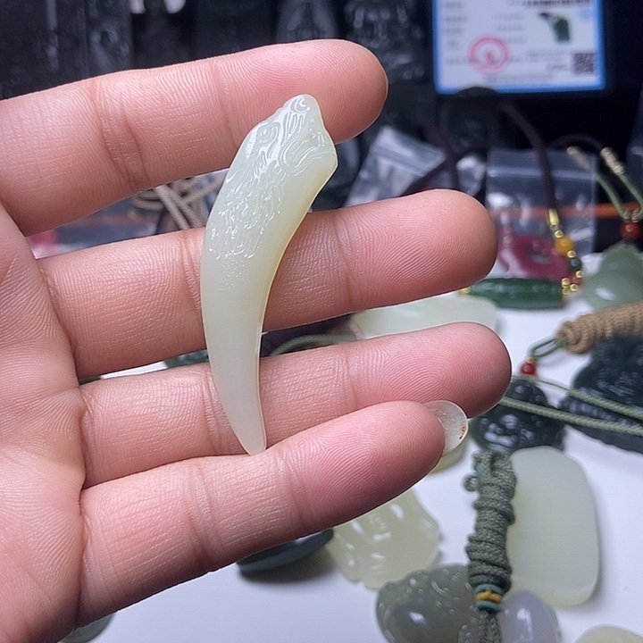颈饰未镶嵌和田玉