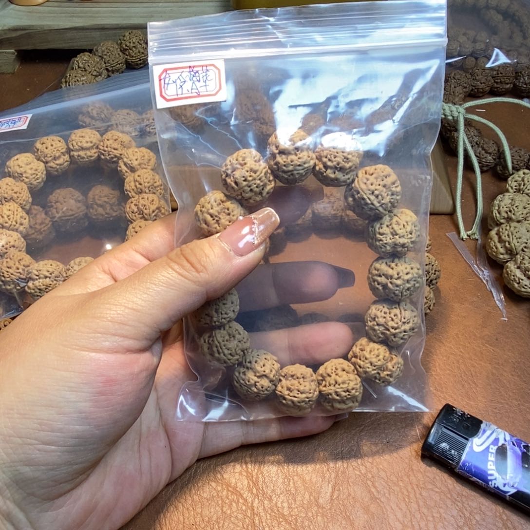 金刚菩提吊坠上**宇金刚龙抓