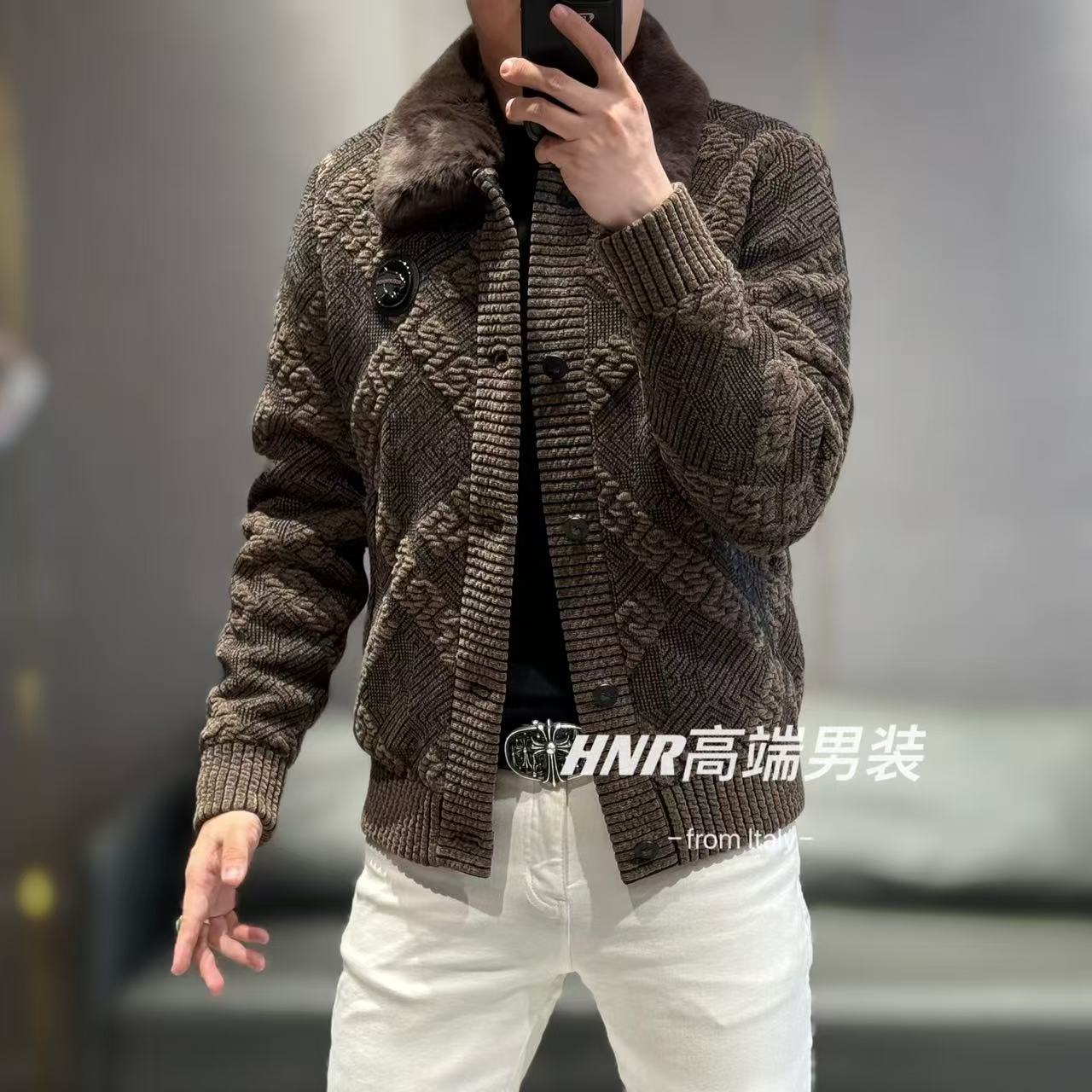 高端秋冬新款个性字母胸标菱形立体图案简约时尚百搭羽绒服93298