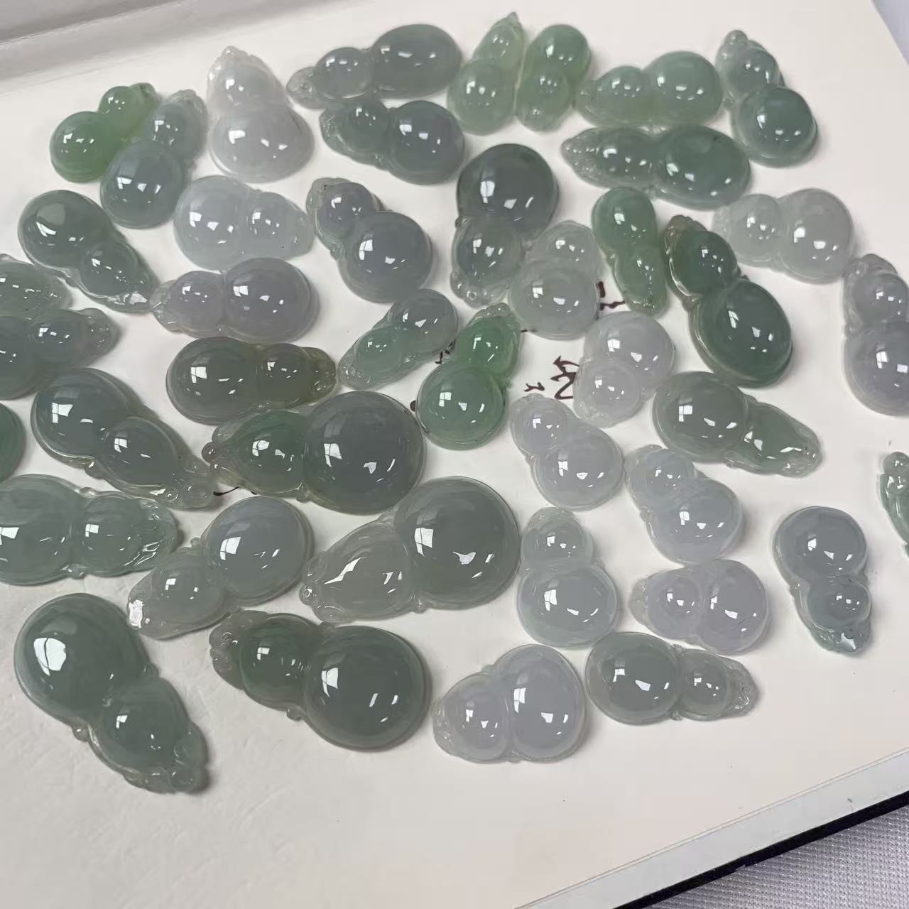 缅甸天然A货翡翠细糯淡色精致时尚百塔葫芦玉坠-多样性发其一