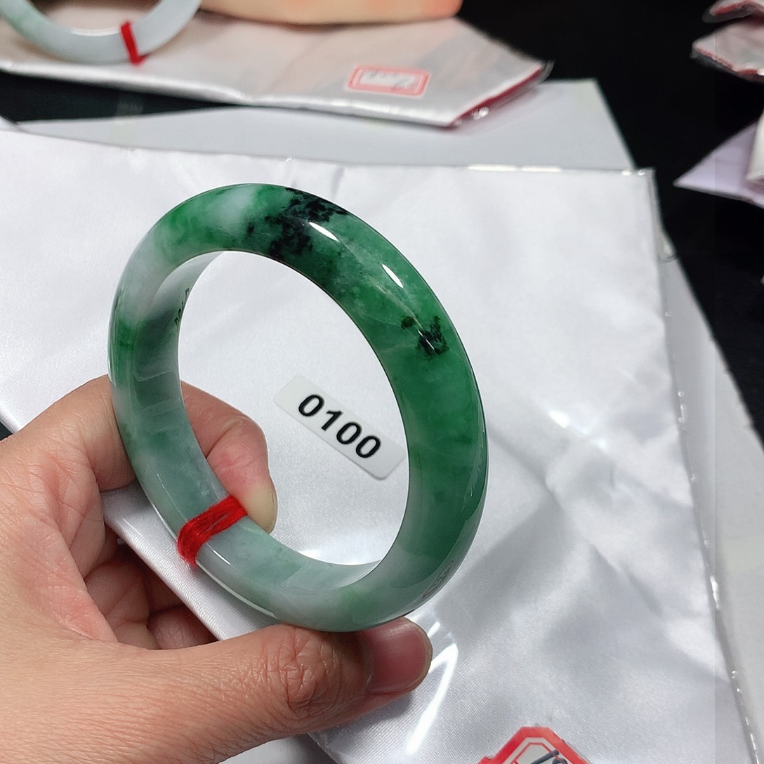 翡翠手镯未镶嵌天然缅甸A货翡翠手镯