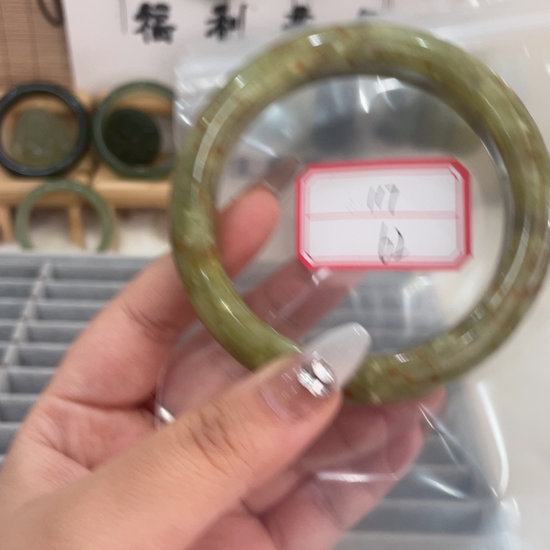 蛇纹石玉手镯未镶嵌