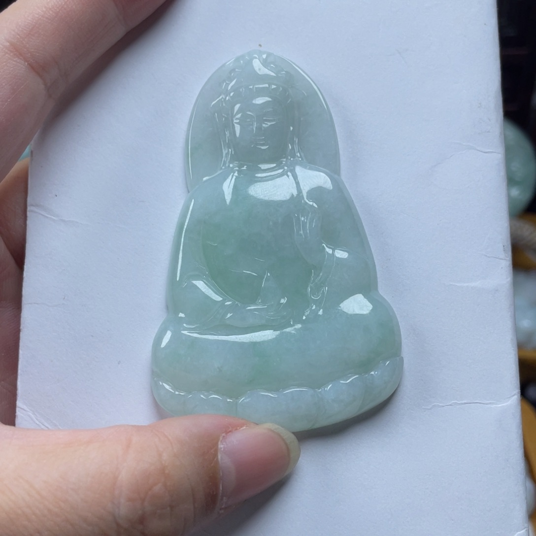 翡翠颈饰未镶嵌雪**玛观音