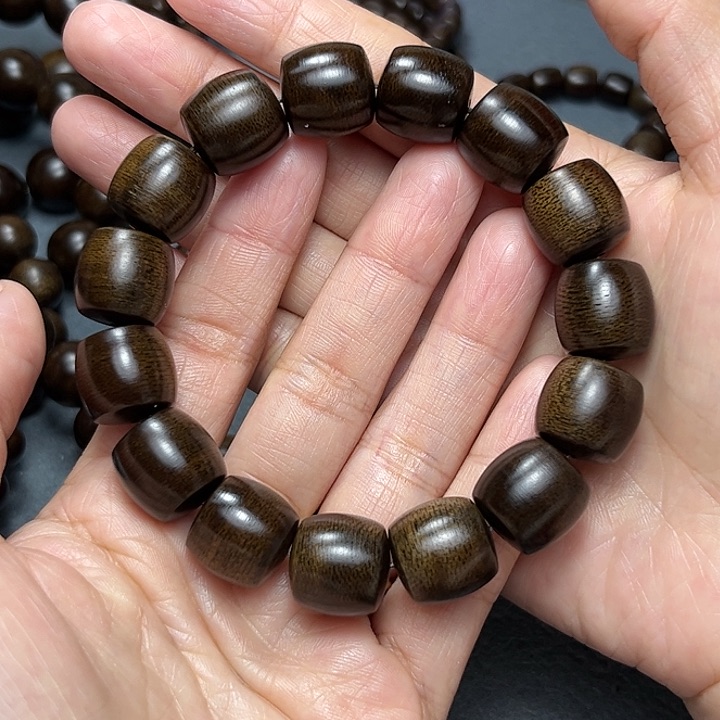 沉香手串白棋玉化