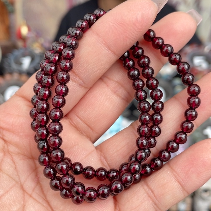 水晶手串未镶嵌5mm左右酒红石榴石多圈手串