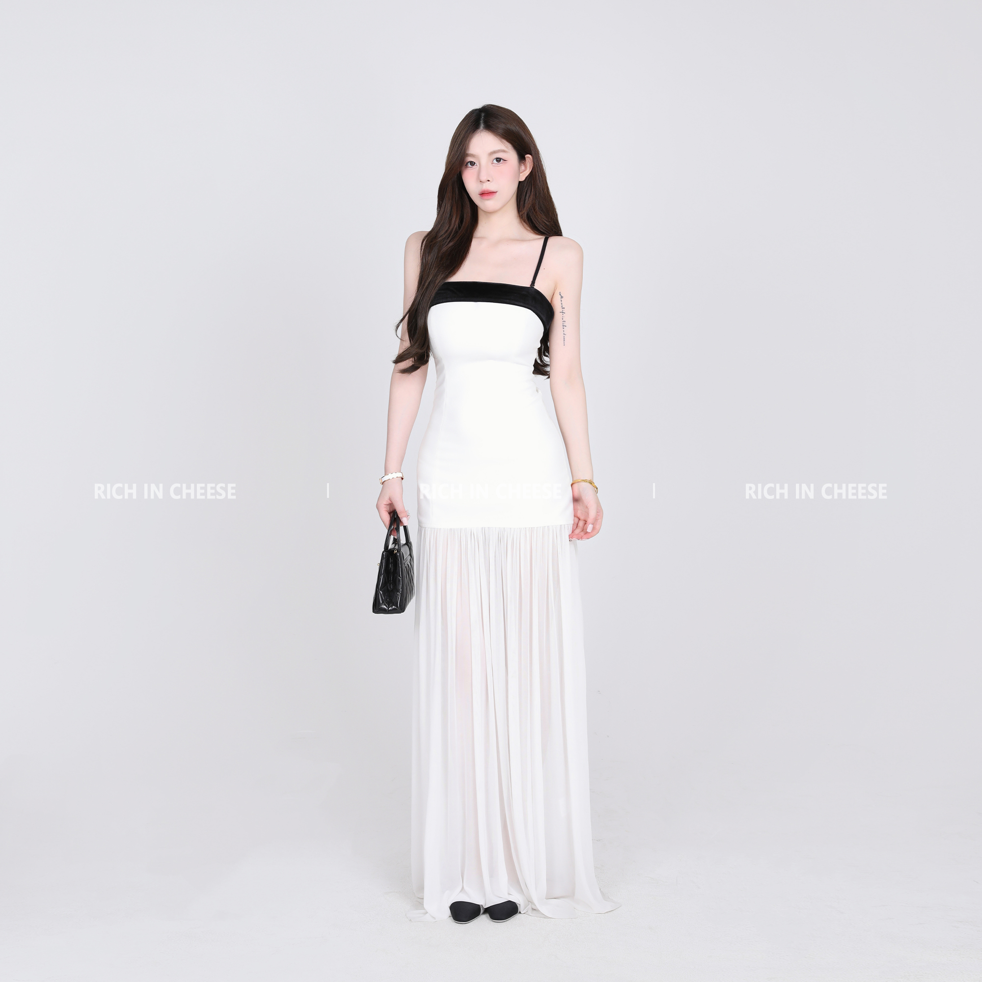 舒胡蕾 黑白coco 气质撞色拼接吊带夏季时尚显瘦露肩收腰连衣裙