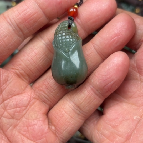 和田玉吊坠未镶嵌