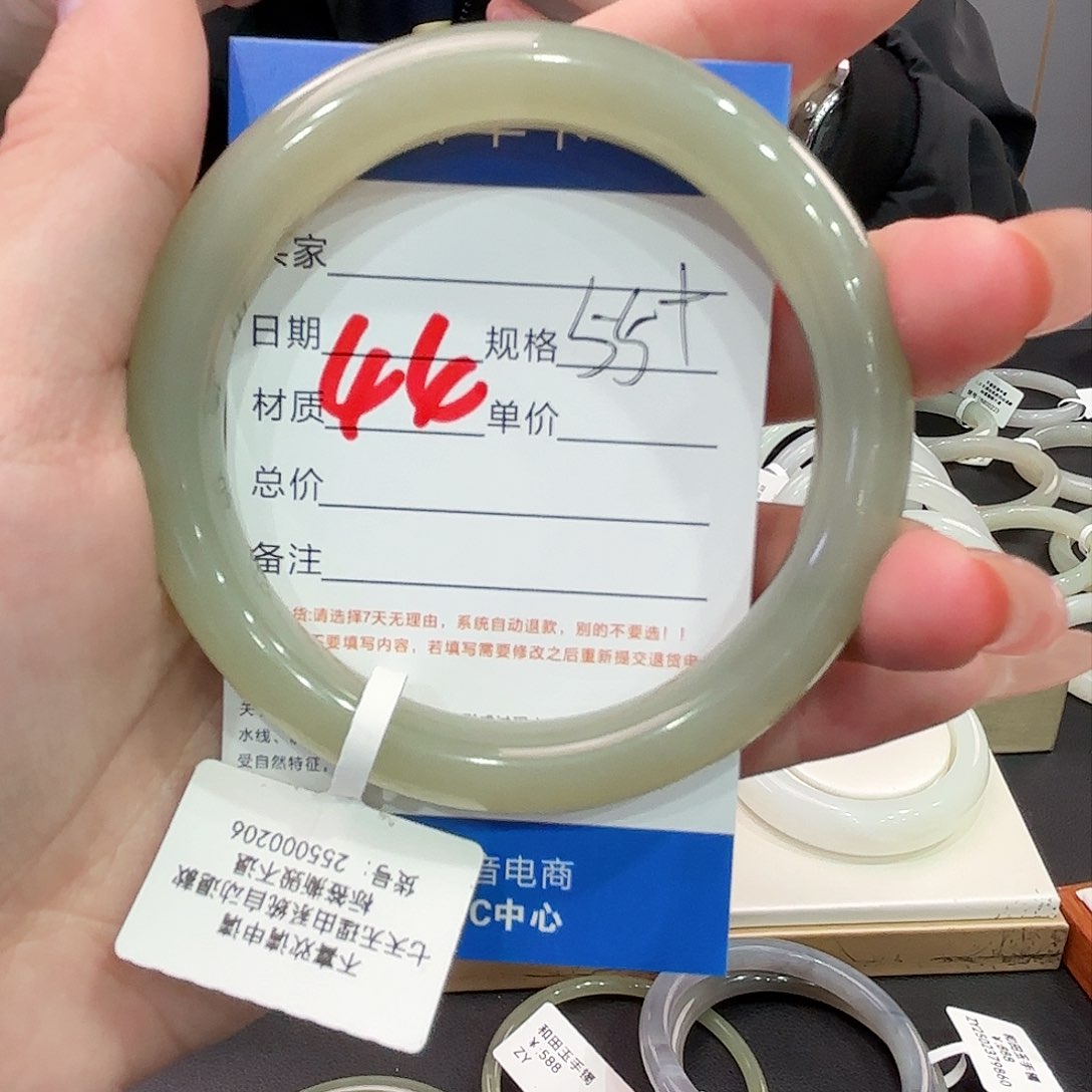 和田玉手镯未镶嵌