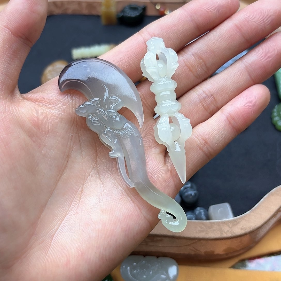 和田玉颈饰未镶嵌暴*吧