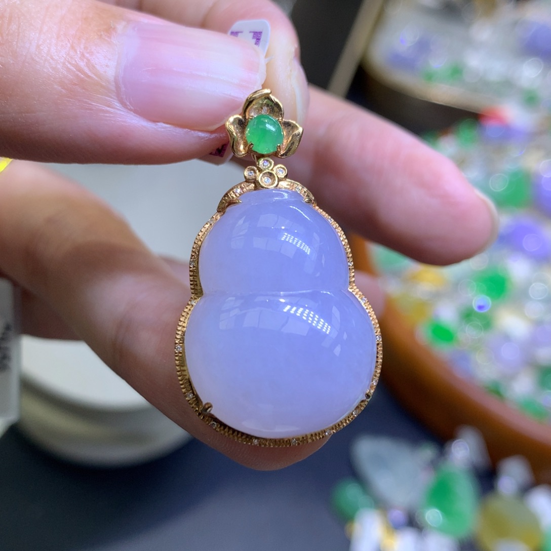 颈饰18K金镶嵌翡翠