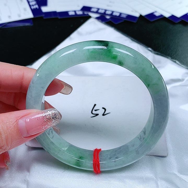 翡翠手镯未镶嵌翡翠手镯未镶嵌