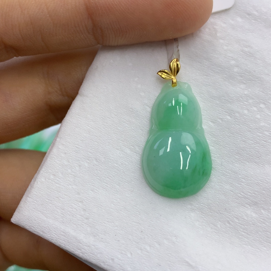 翡翠18K金镶嵌颈饰翡翠