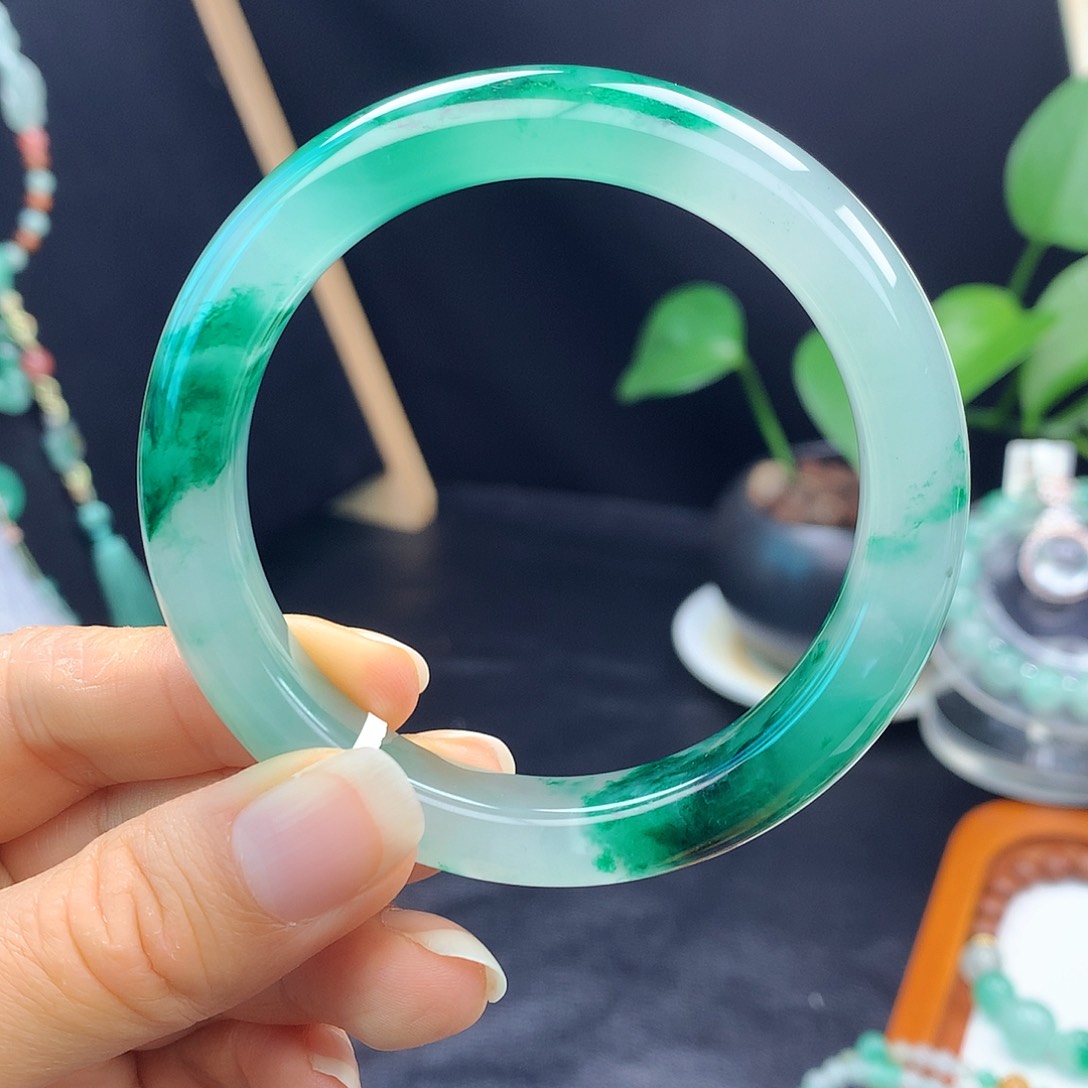 未镶嵌手镯石英质玉