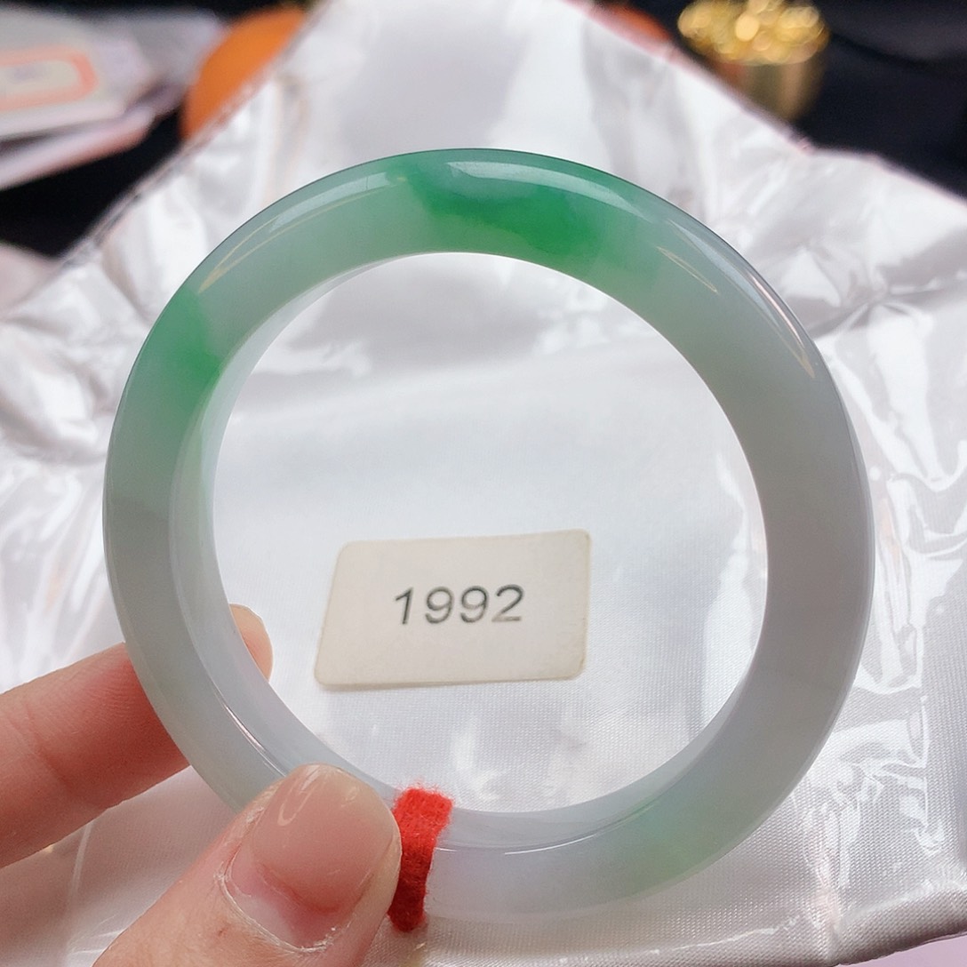 翡翠手镯未镶嵌53圈1992