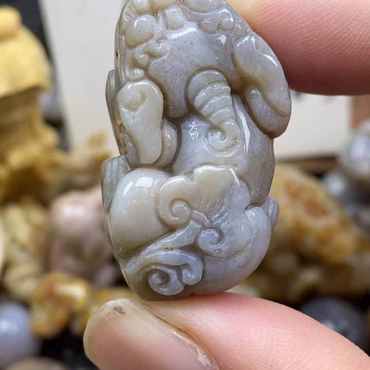 硅化珊瑚（珊瑚玉）未镶嵌颈饰