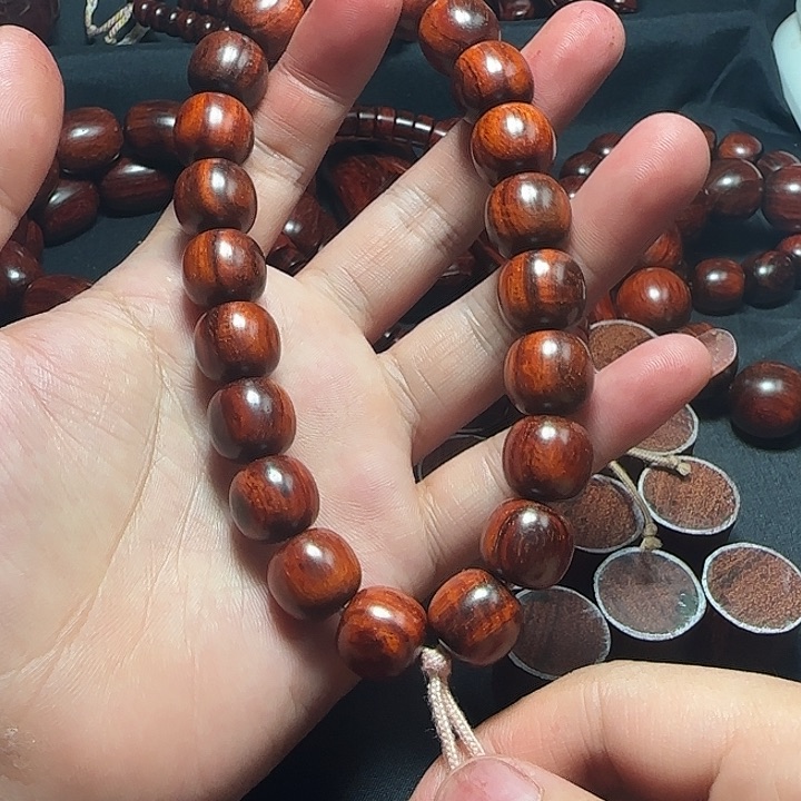 檀香紫檀（小叶紫檀）1314 手持