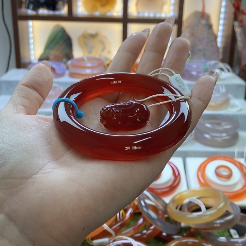 【闪购商品】玛瑙/玉髓手镯未镶嵌柠****?