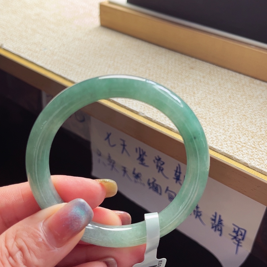 翡翠手镯未镶嵌手镯