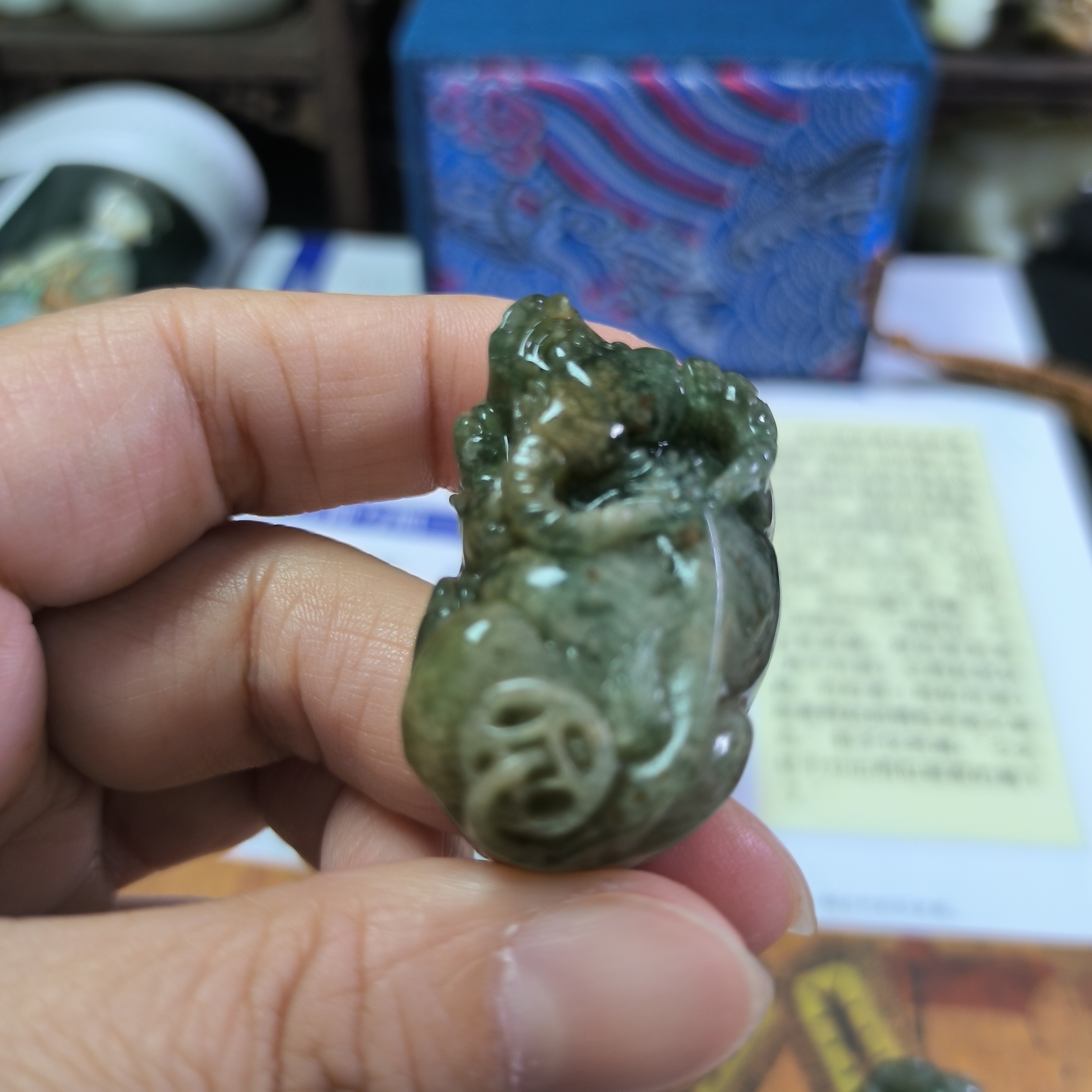天然岫玉精品高冰花玉俏色牛气冲天牛转乾坤吊坠（多样性发其一）