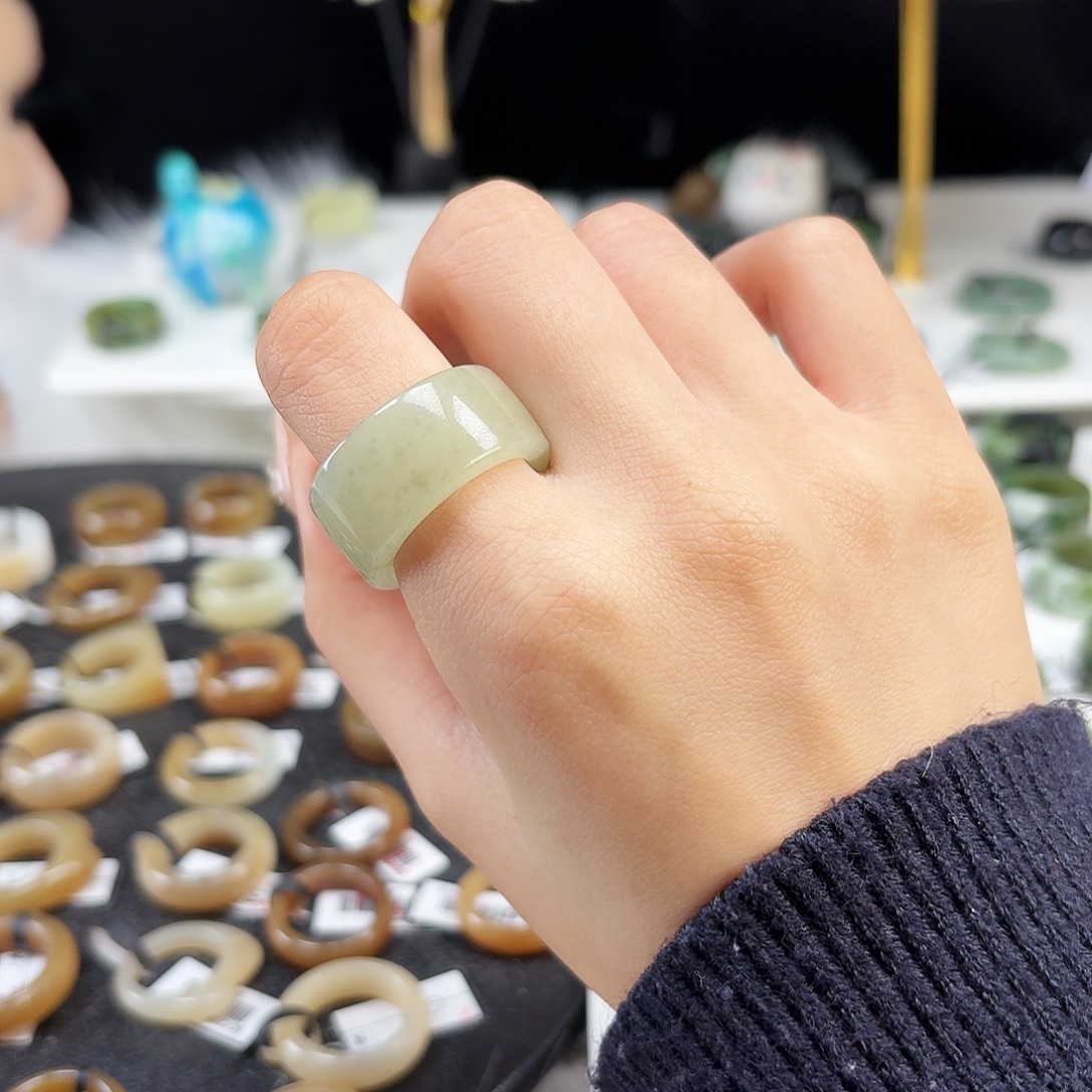 和田玉未镶嵌戒指P4粉青直切18.5不退换