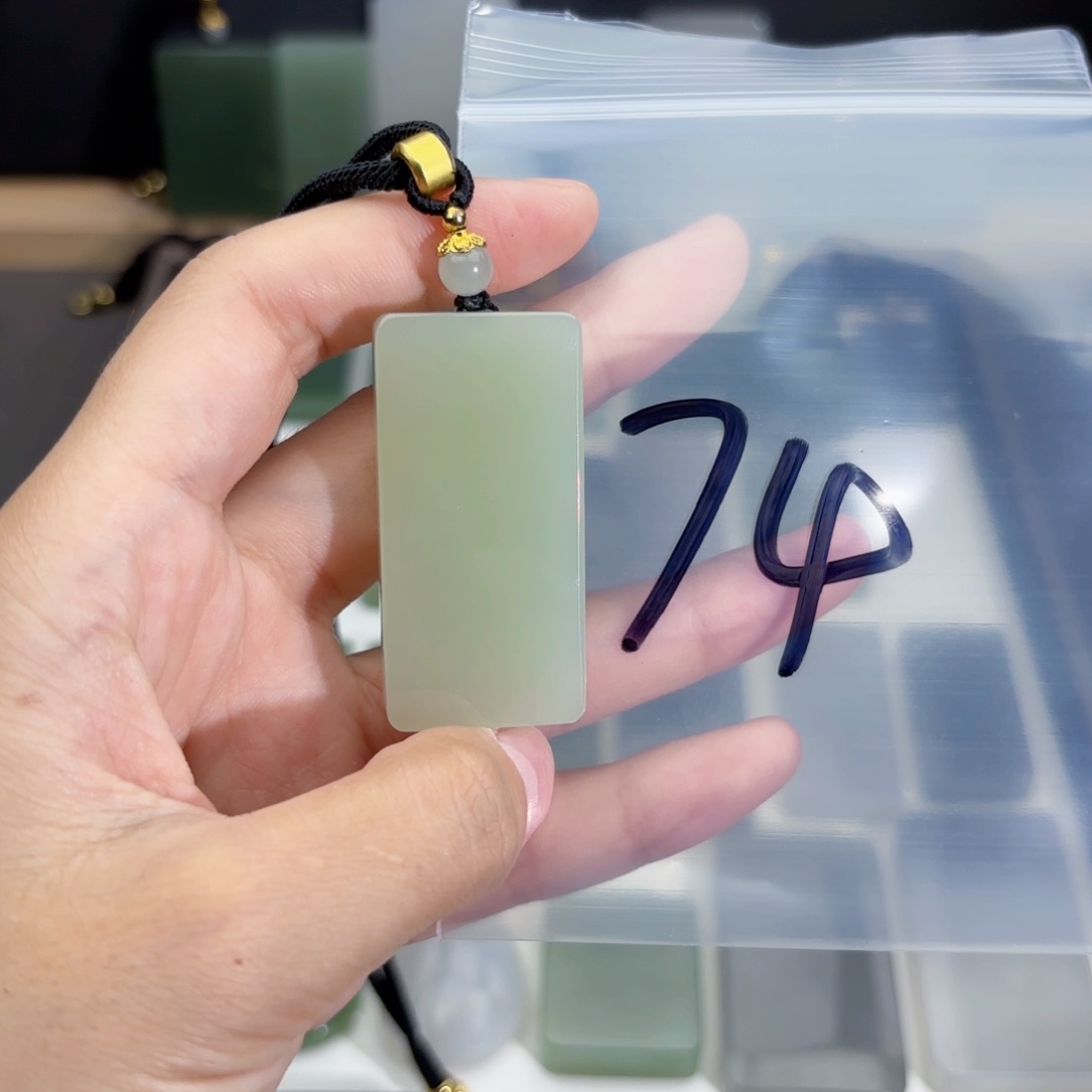 欢***吖和田玉未镶嵌颈饰