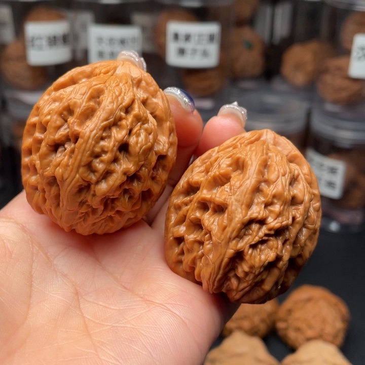 文玩核桃吊坠红锦鲤40