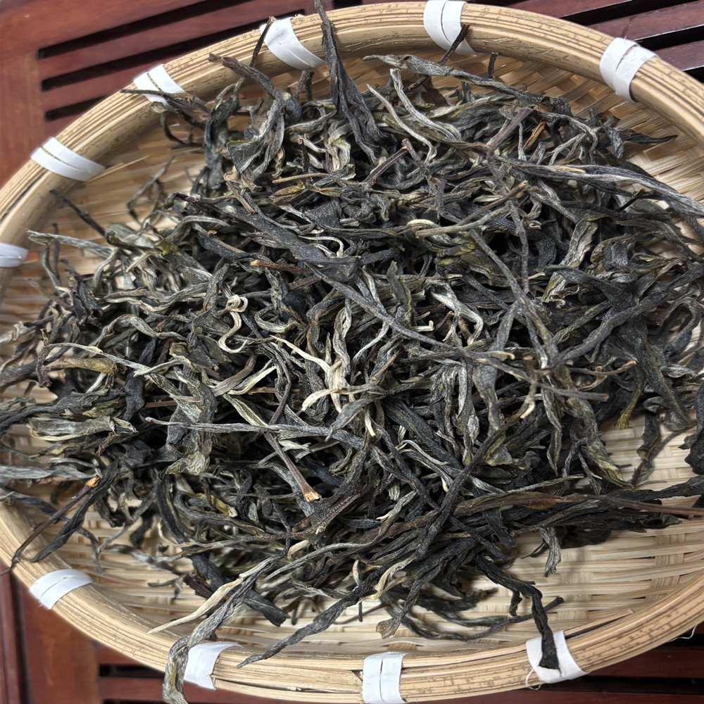 云南易武哆依树头春森林古树普洱生茶花香蜜香2025年散茶