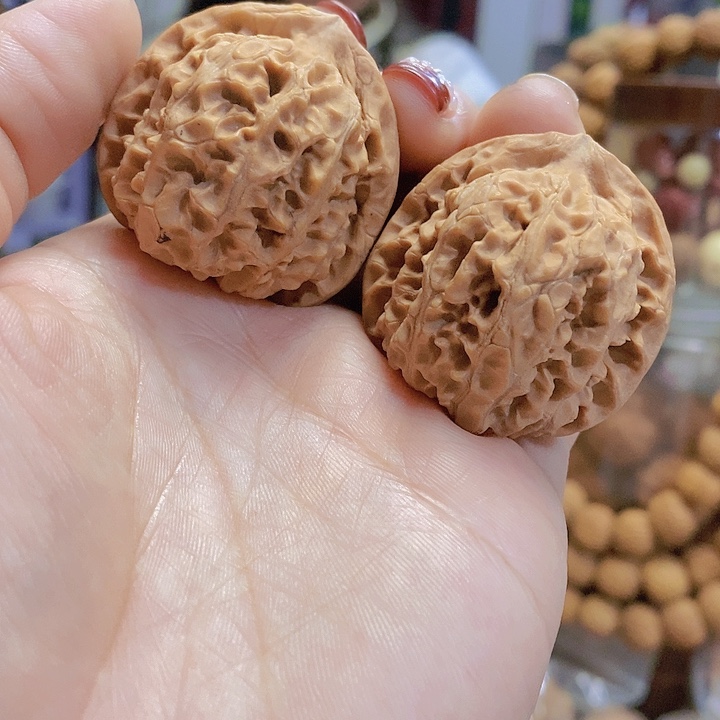 【闪购商品】文玩核桃把件37大石窝蜡皮