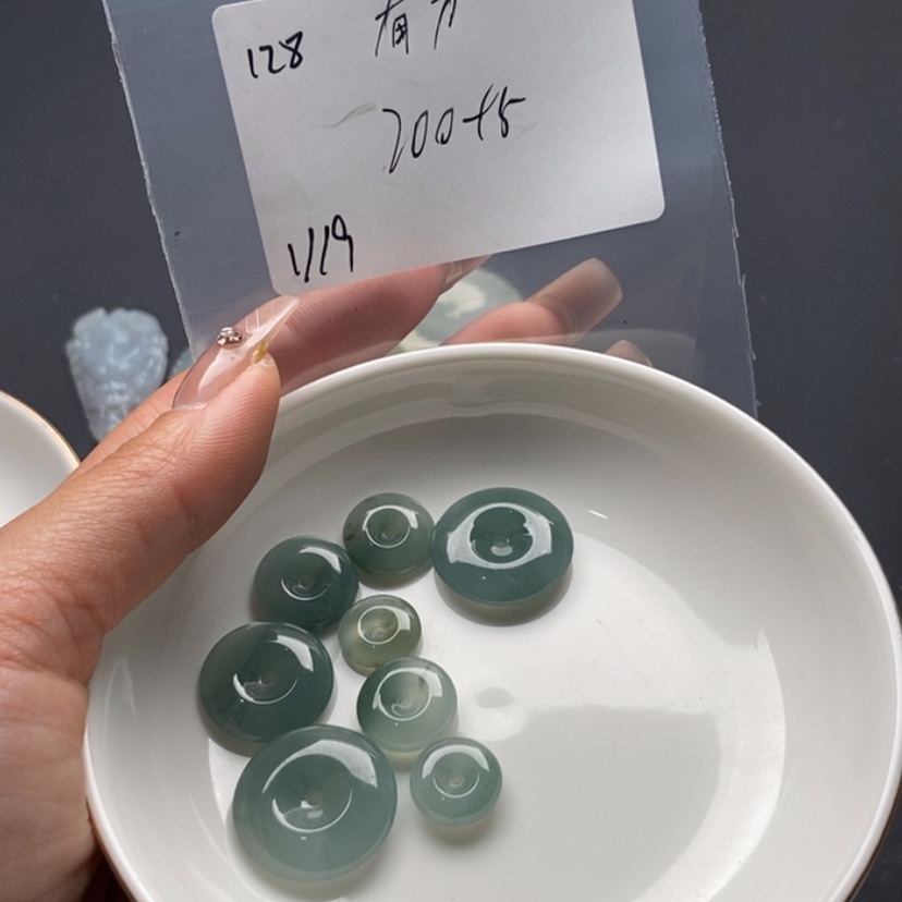 【闪购商品】翡翠颈饰未镶嵌有****人