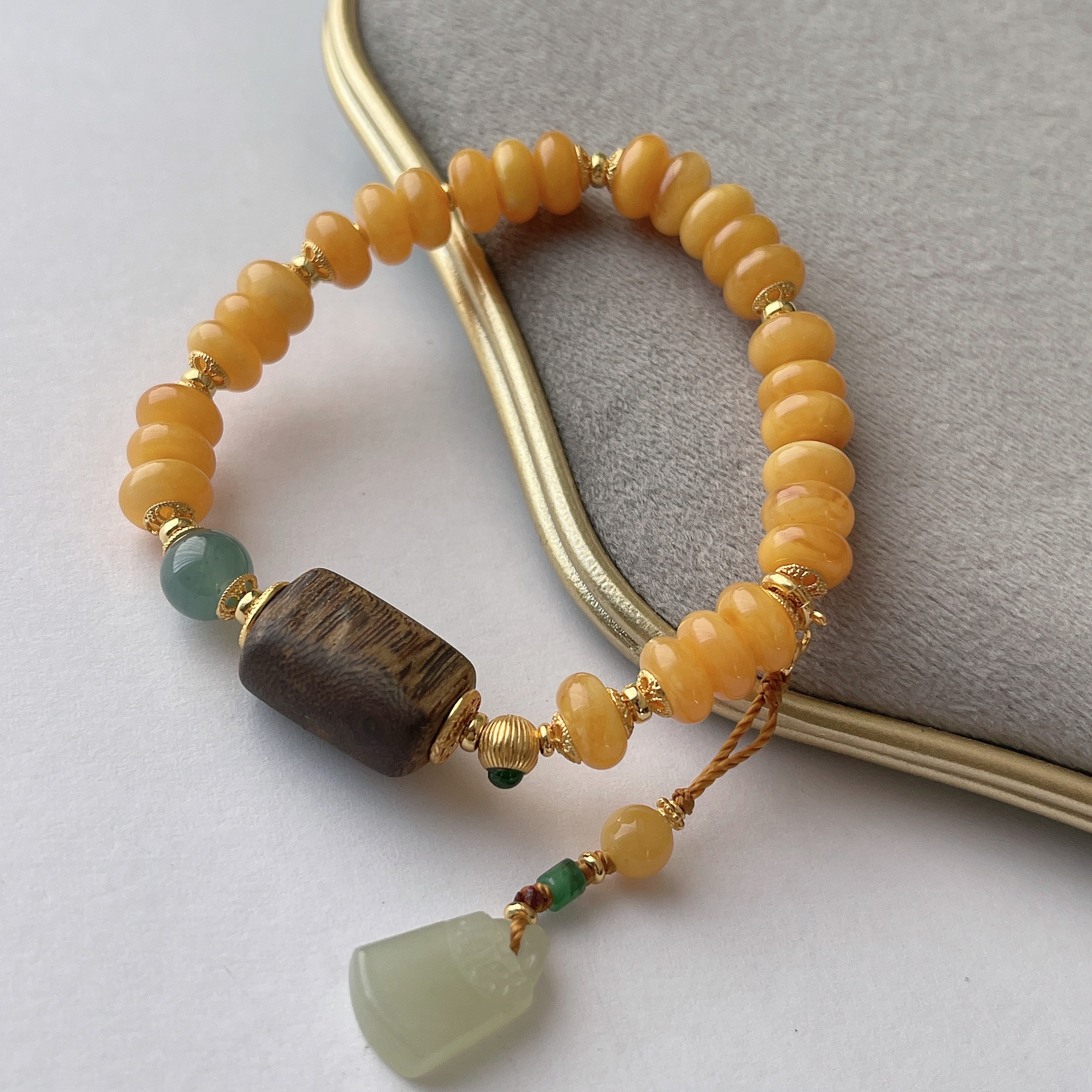 晶雁±8.5mm天然蜜蜡配饰复古手链手工气质轻奢时尚百搭镶嵌单圈