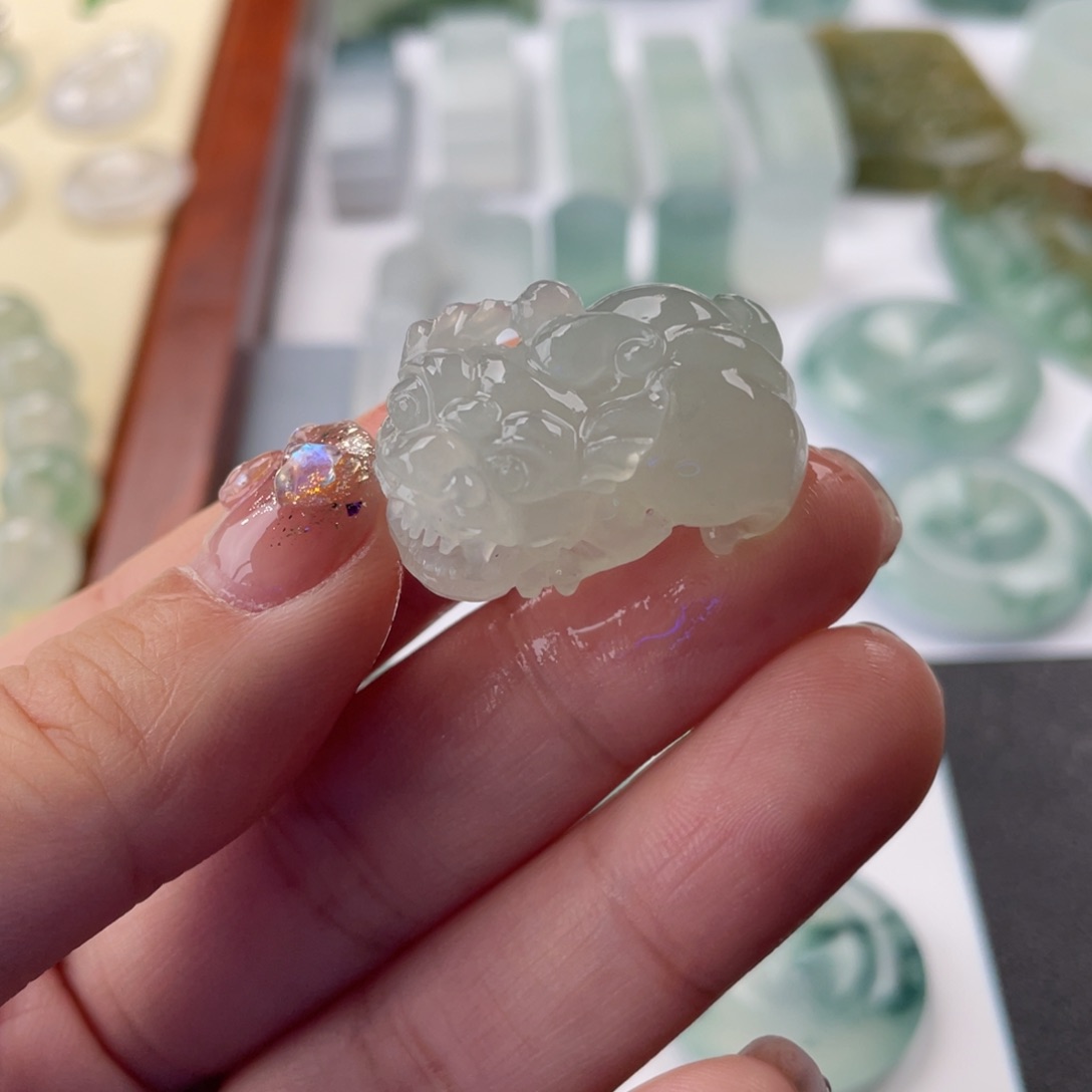 定制翡翠未镶嵌貔貅