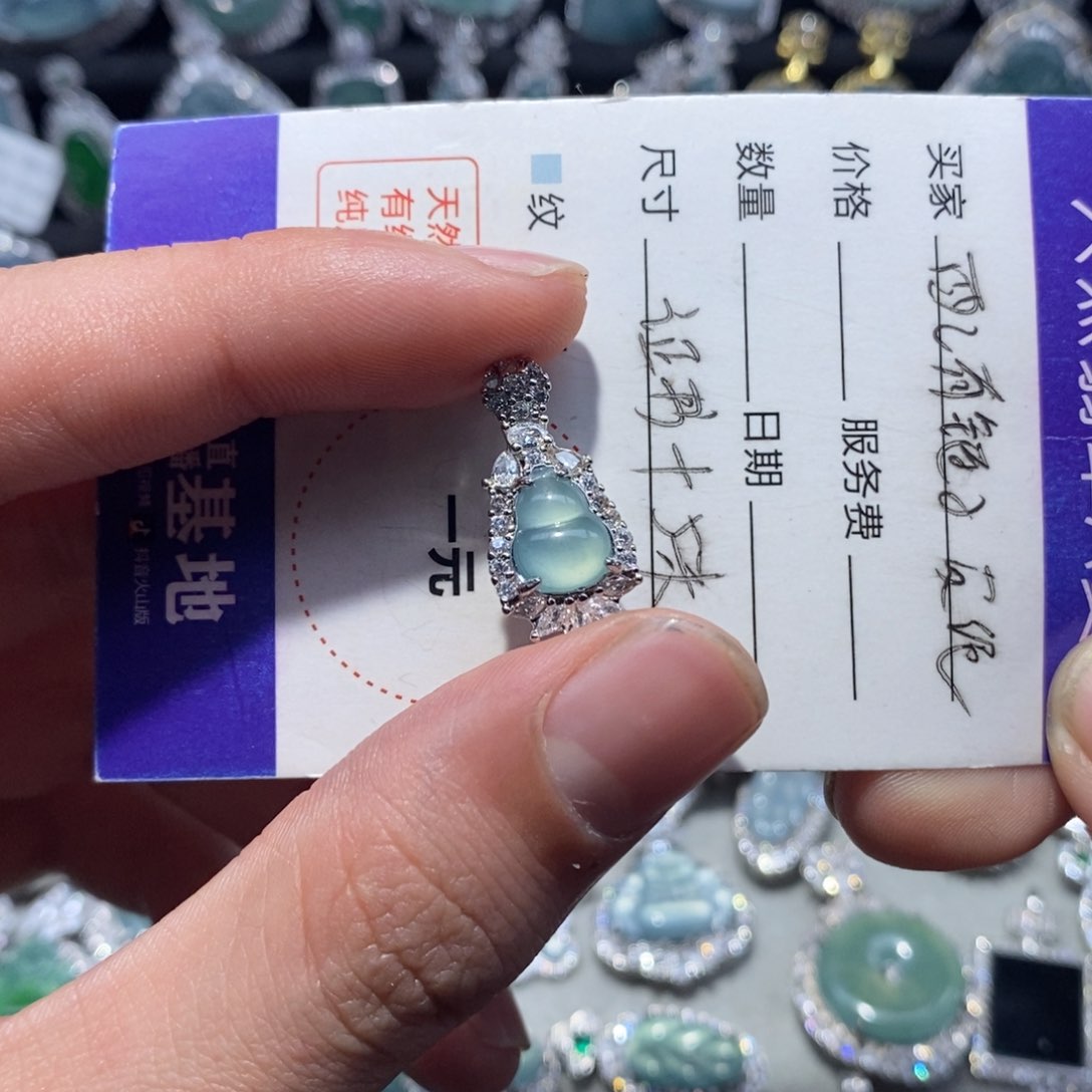 翡翠颈饰未镶嵌翡翠