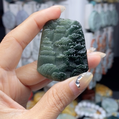 翡翠颈饰未镶嵌翡翠