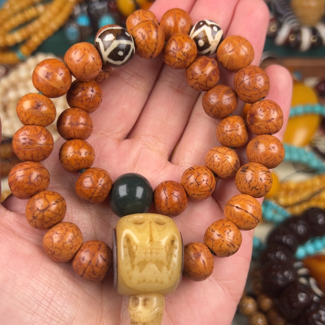 凤眼菩提吊坠朱**?手持